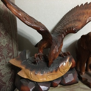 熊、鷲 木彫の画像