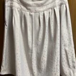 グレーのスカート