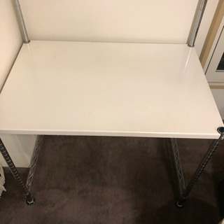 デスク・勉強机　2500円でお譲りします。