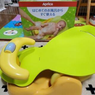 アップリカ　ベビーバスチェア　ベビーオイル、ベビーローション付き