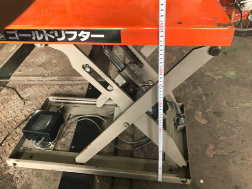 リフター　ペダルで上げ下げ　100v ゴールドリフター　加工などにいかかですか？
