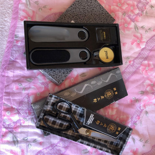 裁ち鋏と靴べらセット(2つで¥500)の画像