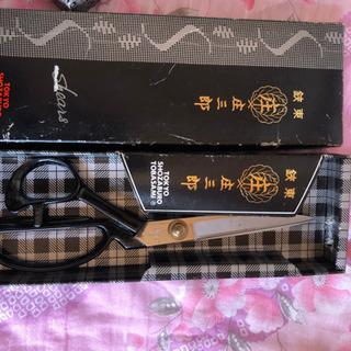 裁ち鋏と靴べらセット(2つで¥500)の画像