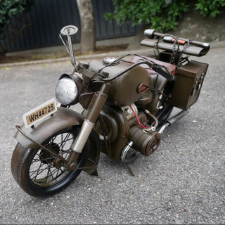 大型のブリキ製 バイク置物の画像