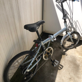 折り畳み自転車の画像