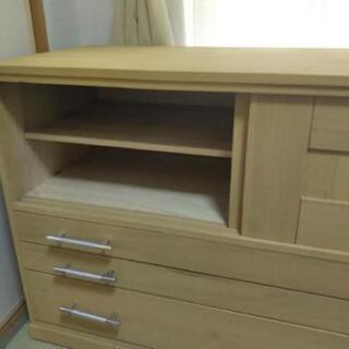 キャスター付き着物チェストの画像