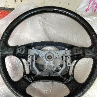 ハイエース　黒木目・パンチングレザーコンビステアリング　