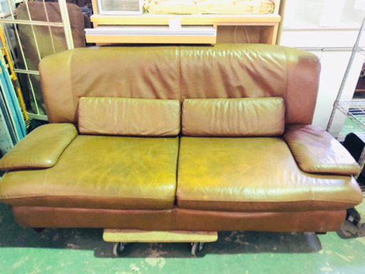 【貫禄‼️存在感あり‼️】ゆったり二人掛けソファ