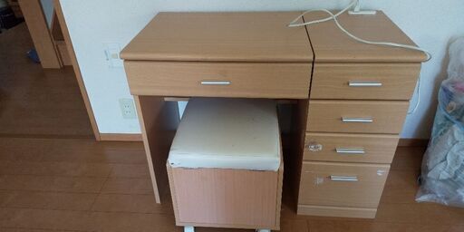 机にもなるドレッサー