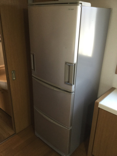 中古　2010年製　3ドア　冷蔵庫 　幅60　　奥行66.5　　高さ169　 （ｃｍ）　シャープ　345L
