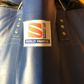 サンドバッグとグローブを買い取ってくださる方を探しています。の画像