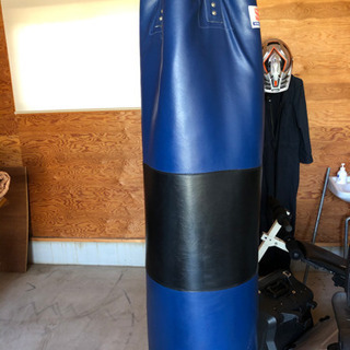 サンドバッグとグローブを買い取ってくださる方を探しています。の画像