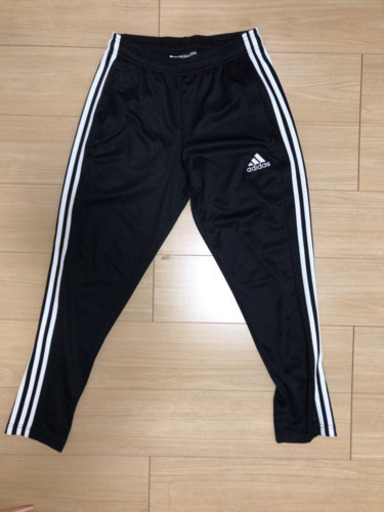 アディダス  トラックパンツ このコーデ、今の気分♡【adidas】真似したい「トラックパンツ」コーデ 