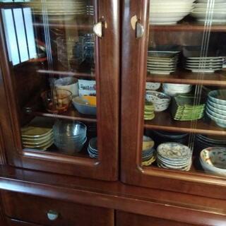 中古食器棚の画像