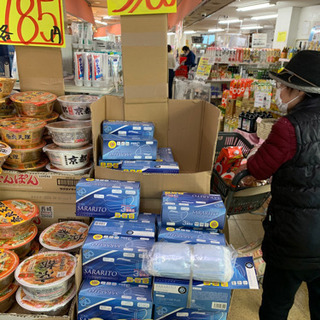 マスク売ってます。