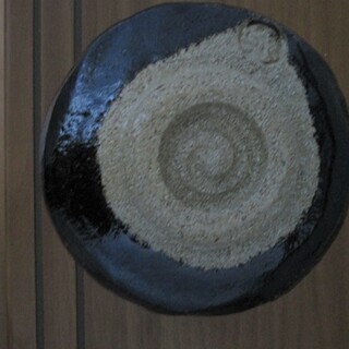 桐箱入り黒地に山の景色抹茶茶碗♪の画像