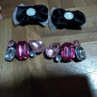 シューズブローチ　各400円 ピンク花は300円の画像