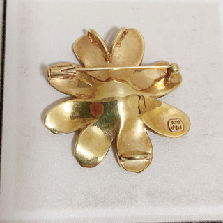 初回特価‼︎ K18 6Pダイヤ 花ブローチ