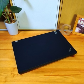 corei7の超高性能レノボ★　とても美品！　かっこ良くて高級感のあるマットブラック♪　最新Windows10　64Bit！　　メモリ4G　大容量320G　Lenovo ThinkPad　大画面15.6インチ　DVDドライブ　　黒　高級感　　ノートパソコン　無線LAN　Wi-Fi対応 　