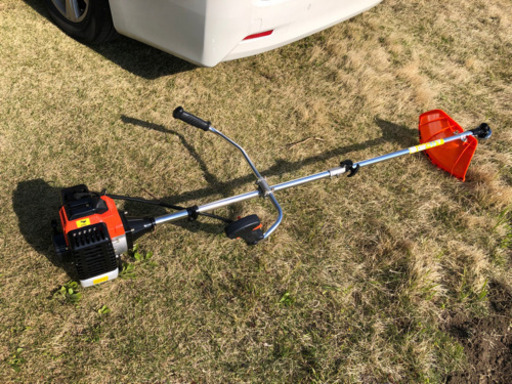 未使用品　草刈機 エンジン式 草刈り機 家庭用 43cc 刈払機 芝刈り機 ナイロンカッター ナイロンコード 金属刃 付き 2分割