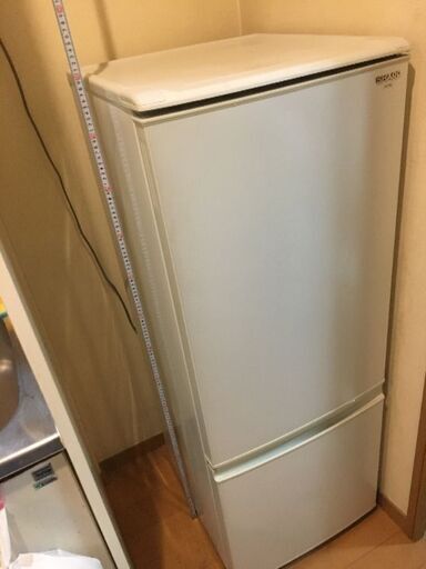 女性使用 シャープ製 冷蔵庫 167L