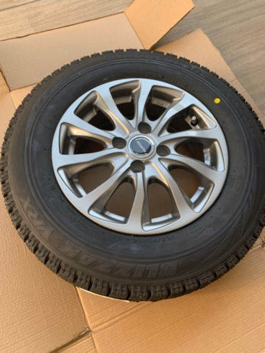 スタッドレスタイヤ売ります