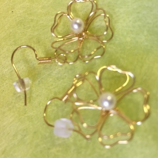 ピアス　花の画像