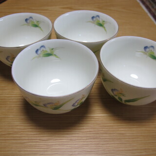 お取引中【中古品】湯呑　4個セット　　Φ8㎝ × H5cm 