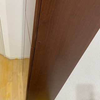 扉付き収納棚の画像