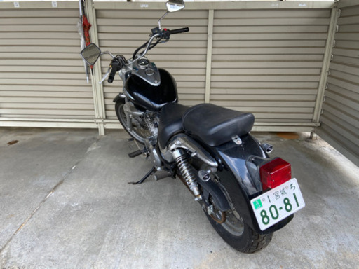 スズキ　イントルーダー250 クラシック