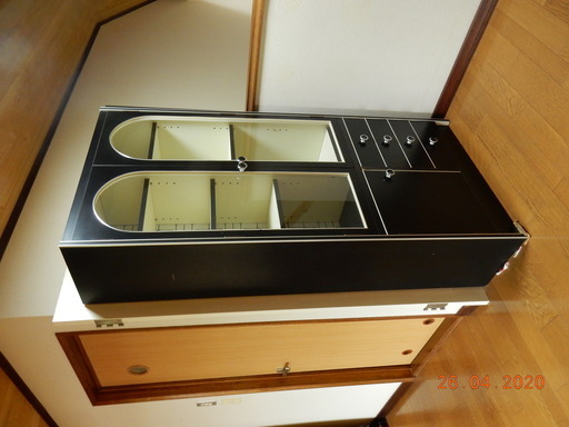 茶タンス