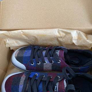 keen 新品未使用24センチ　　チェック柄レディーススニーカー