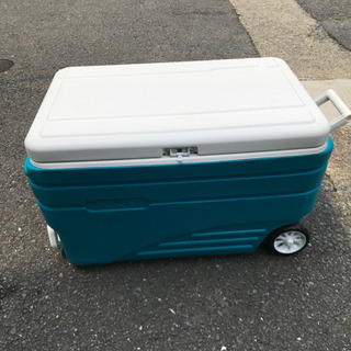 巨大なクーラーBOXの画像
