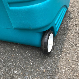 巨大なクーラーBOXの画像