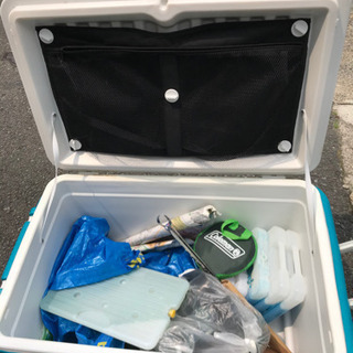 巨大なクーラーBOXの画像