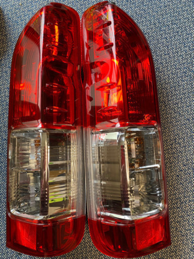 ハイエース純正テールランプ