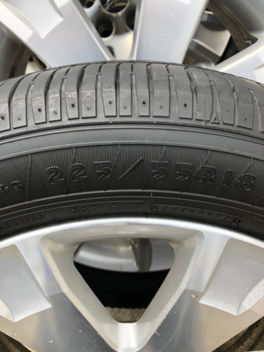 デリカD-5、純正アルミホイールタイヤ付き