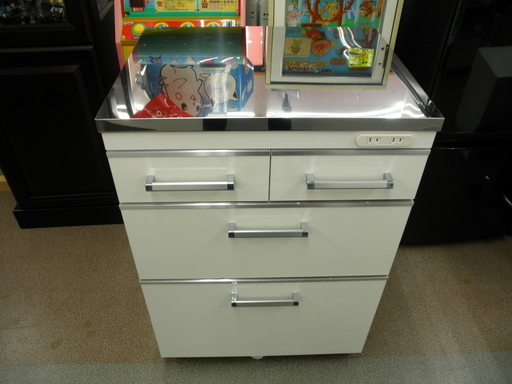 ワイドステンレスキッチンカウンター キッチンカウンター 幅60.3㎝ キャスター付き 食器棚 ステンレス天板 キッチン収納 西岡店