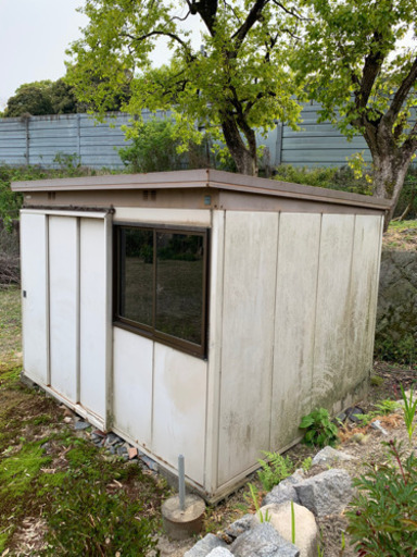 プレハブ小屋
