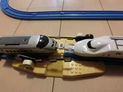 懸垂式モノレールと整備工場セット　プラレール