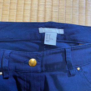 H&M紺色ズボンの画像