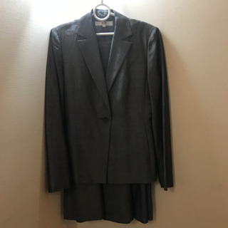 スカートスーツ３着の画像