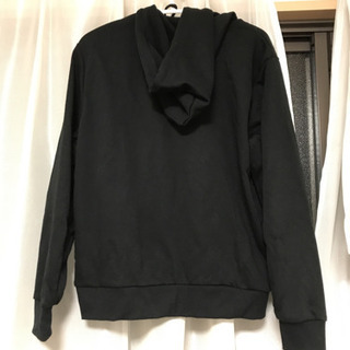 薄手のパーカーの画像