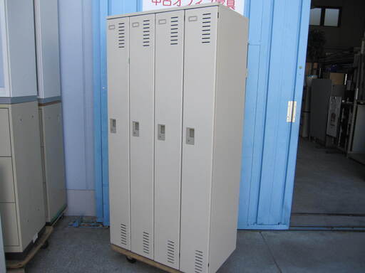 4人用更衣ロッカー　コクヨ製　ＰＬＫＨ-422Ｆ１１　鍵付き