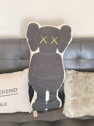 KAWS クッション　抱き枕