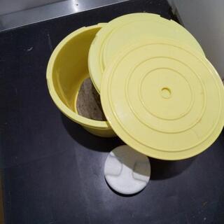 あげます！漬物樽 直径33位 漬物石、蓋つきの画像