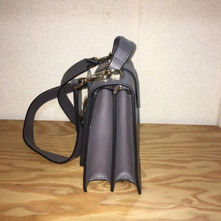 新品 本革 ハンドバッグ ショルダーバッグ グレー 送料無料　訳ありの画像