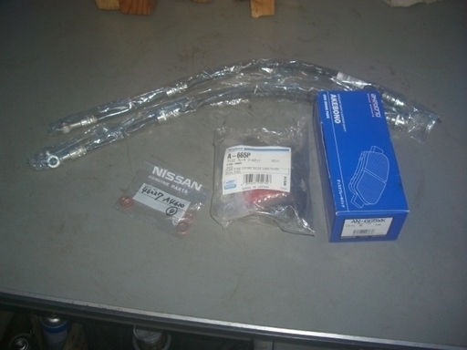 キャラバン　E25用　社外新品フロントパッド他