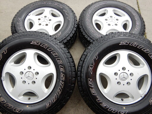 メルセデスベンツＭＬ純正　１６インチ　ホワイトレタータイヤ付き