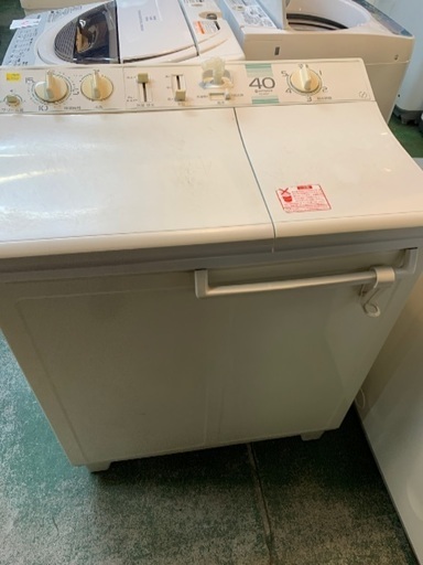 HITACHI 2槽式洗濯機　4キロ　古いですがバッチリ作動　中古